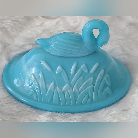 VINTAGE Westmoreland Blue Milk Glass Swan Cattail Creamer & Sugar Bowl With Lids - Picture 13 of 16